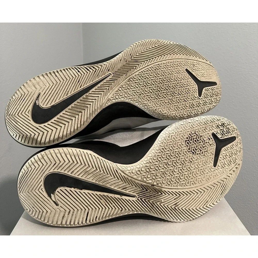 Nike Mens Air Versitile 852431-100 White Black Running Shoes Lace Up Size 11.5